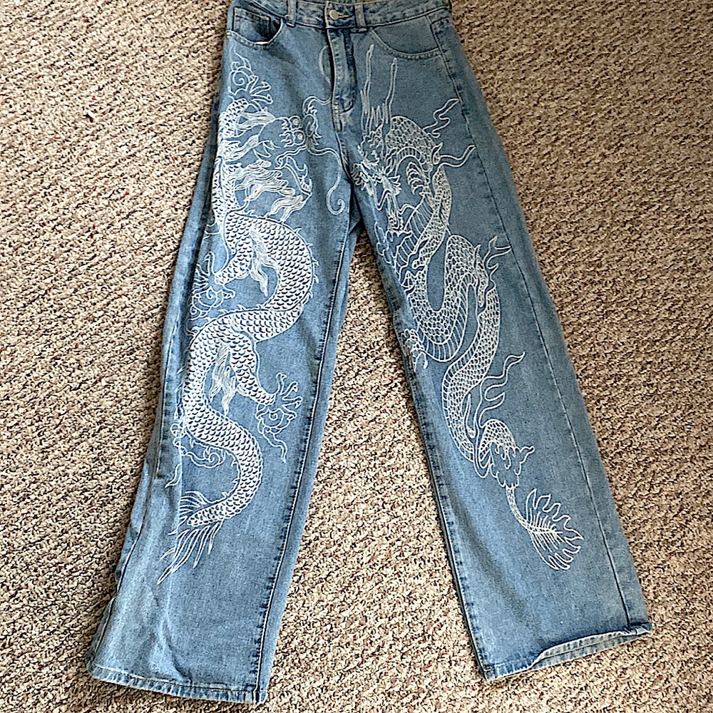 Blue jeans with a dragon print on the back and front of both legs.BRAND:SHEIN